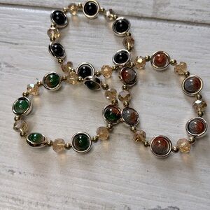 Hermosas pulseras de diferentes colores